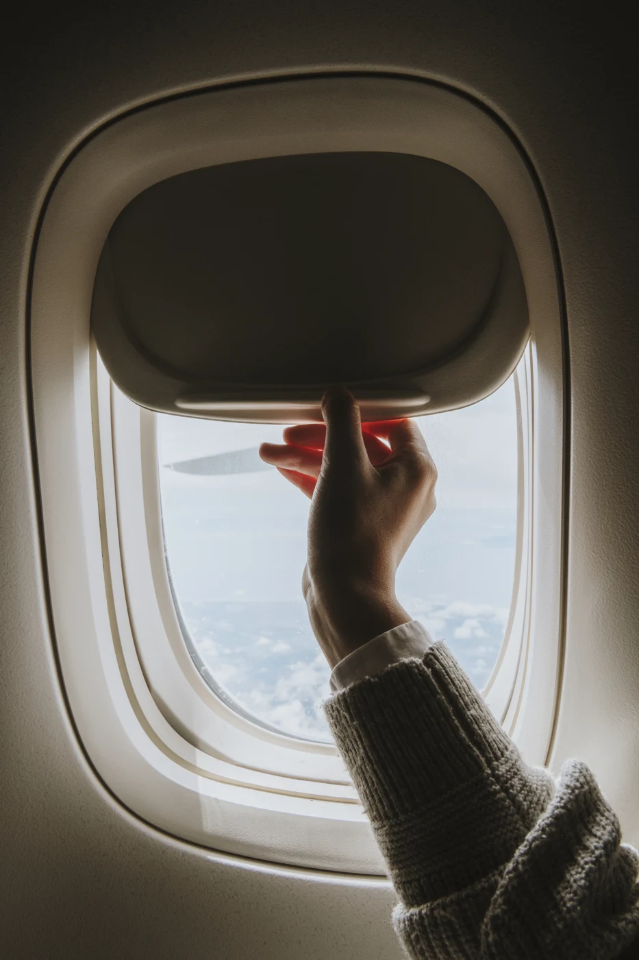 Vista desde la ventanilla de un avión durante el vuelo hacia Mérida
